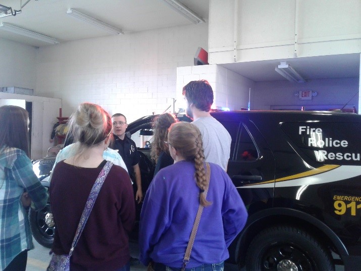 Students see Police Car